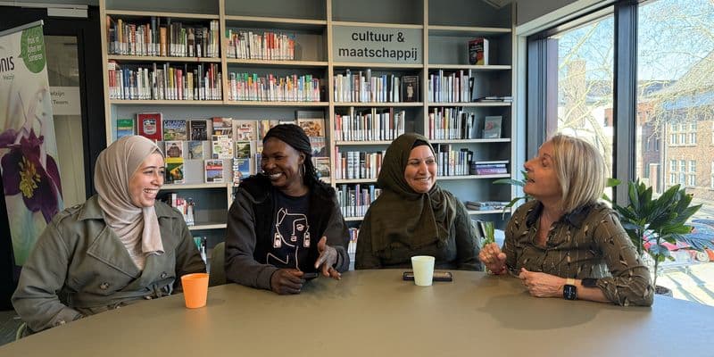 Juntas nos sostenemos: mujeres que migran y se reconstruyen