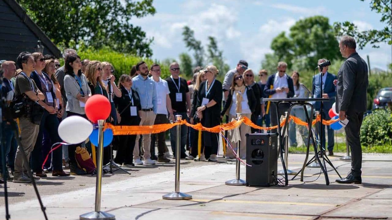 Inauguración de la granja en Schipluiden