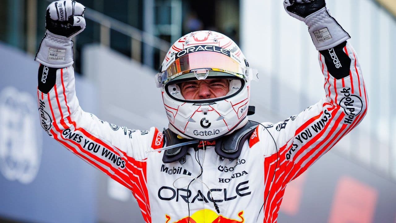 Max Verspatten celebrado la victoria en el GP Japón 2025