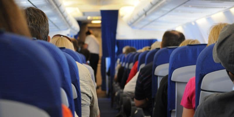 Las aerolíneas podrían multar a pasajeros conflictivos en sus vuelos