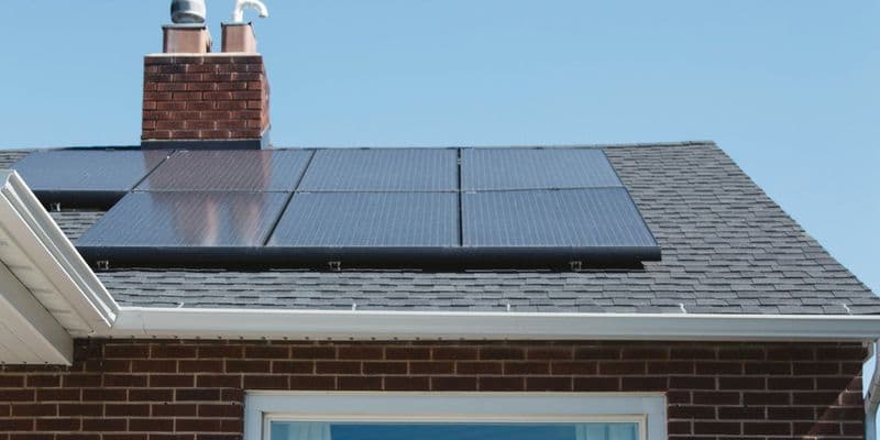 Paneles solares en una casa