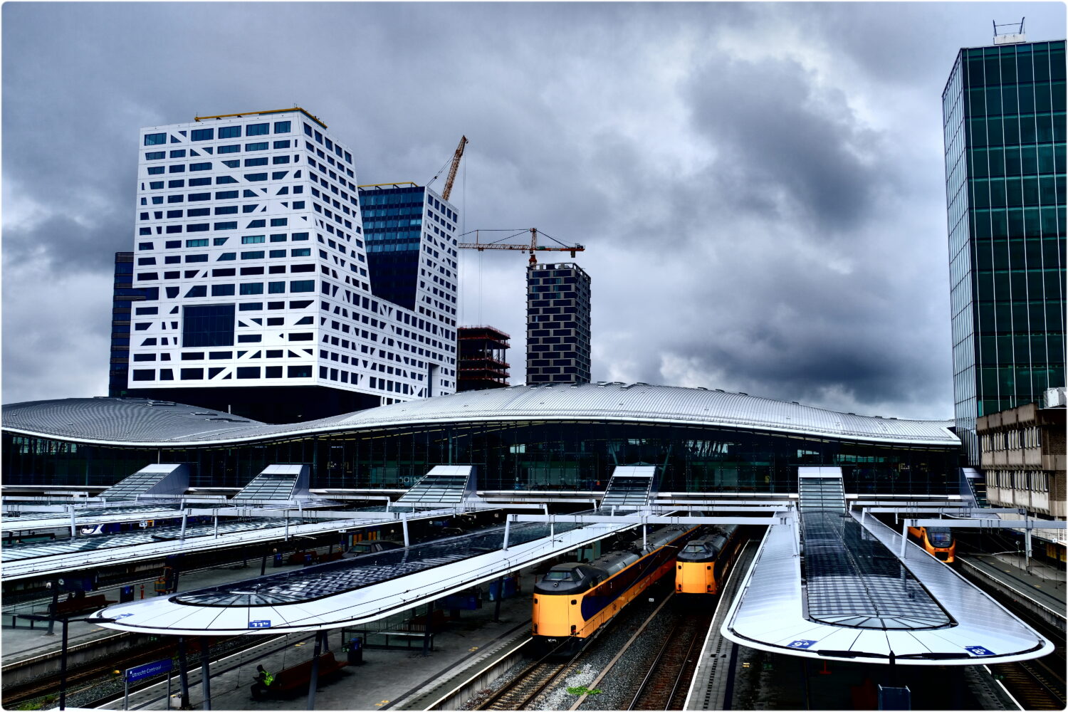 Trenes detenidos en la estación central de Utrecht durante casi todo el día