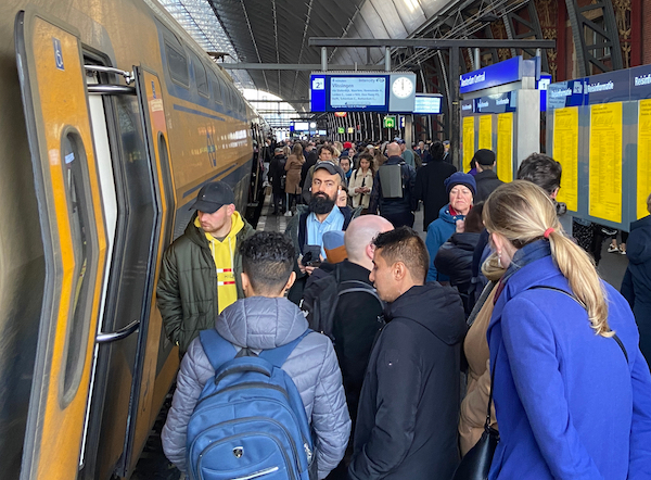 Exalumnos Tendrán que Pagar por el Uso del Transporte Público en la Pandemia