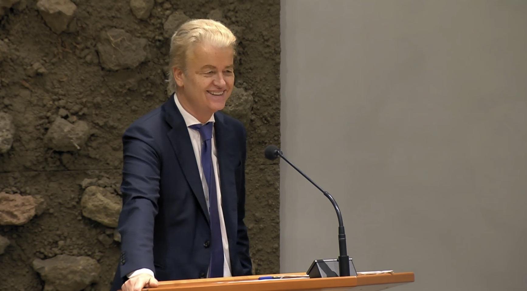 Geert Wilders hablando en el podio durante una conferencia