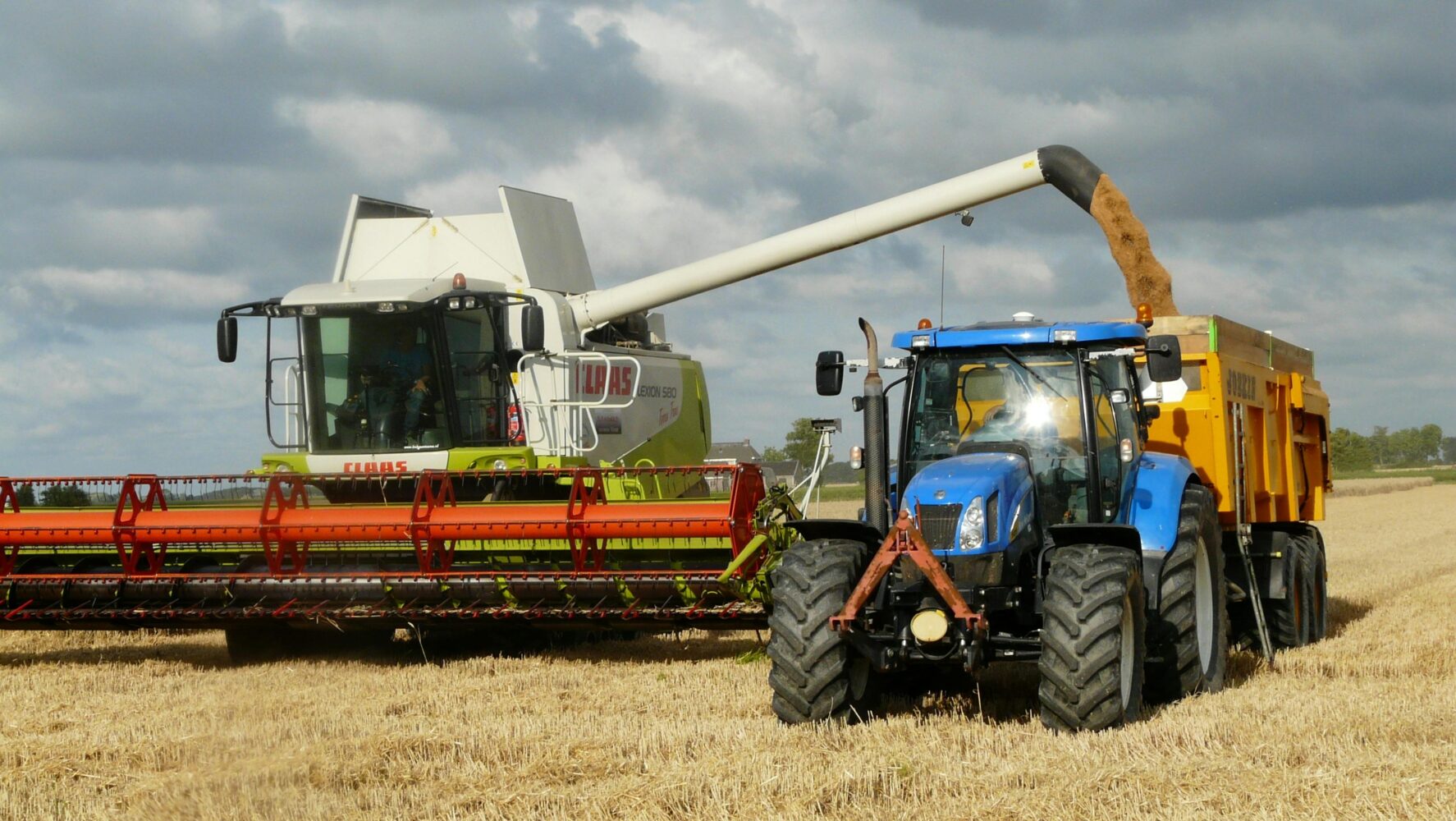 Agricultores holandeses en tractores protestando en Bruselas contra las políticas climáticas de la UE.