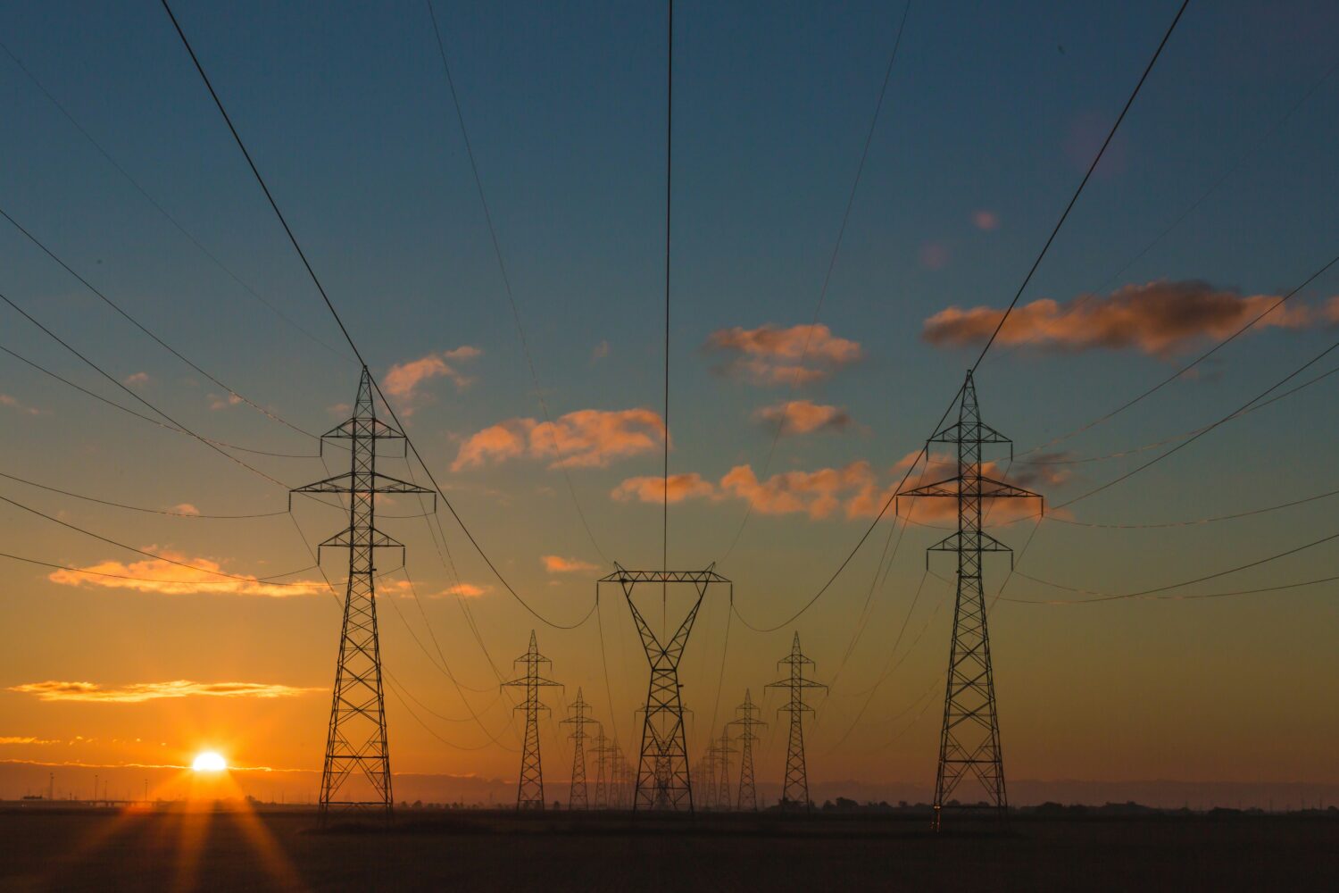 Prueba de baterías domésticas para la sobrecarga en la red eléctrica