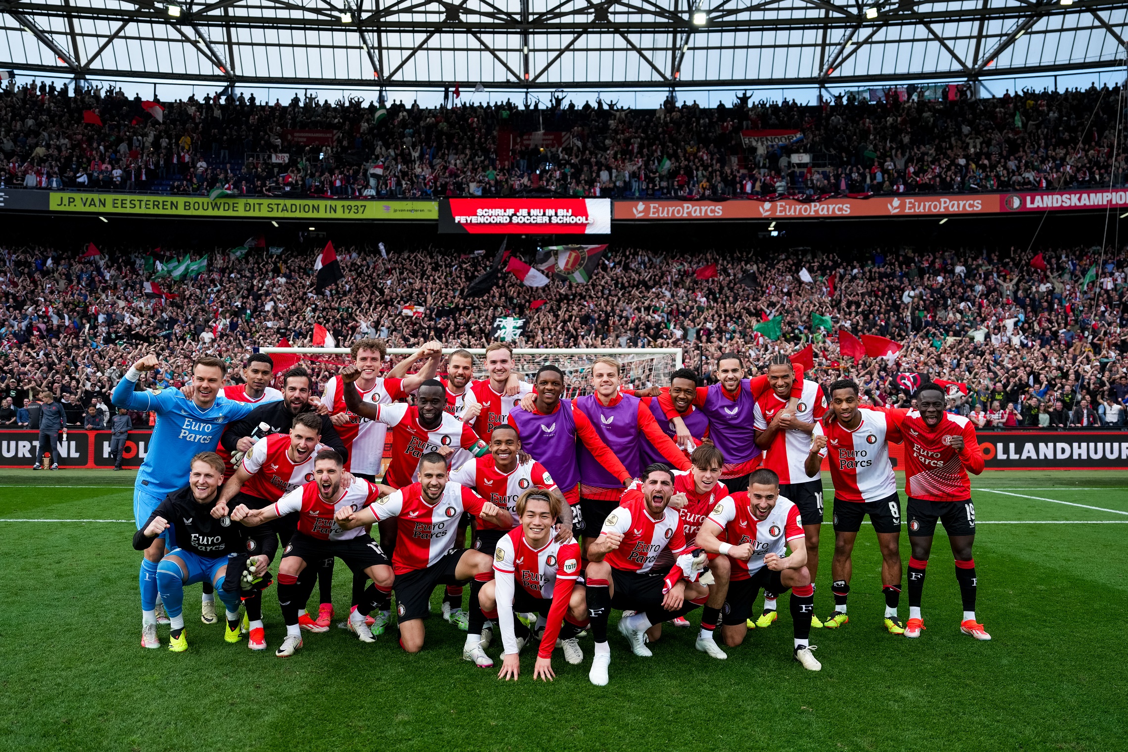 Feyenoord celebrando después la victoria en la final de la Copa KNVB para Feyenoord.