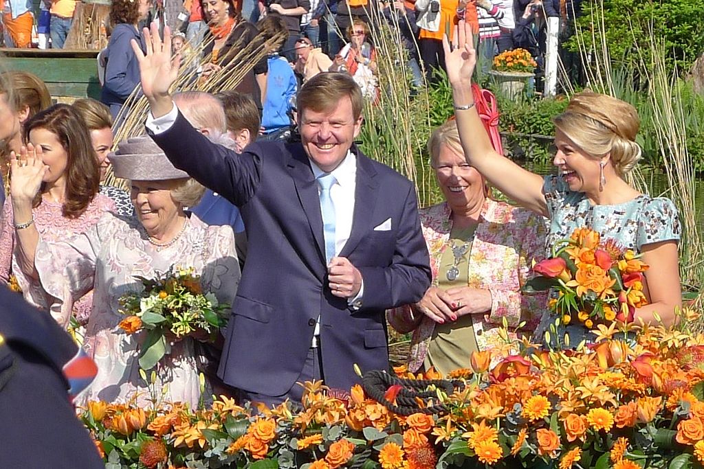 El rey Willem-Alexander de los Países Bajosjunto con la reina Máxima en el Kingsday (día del rey)