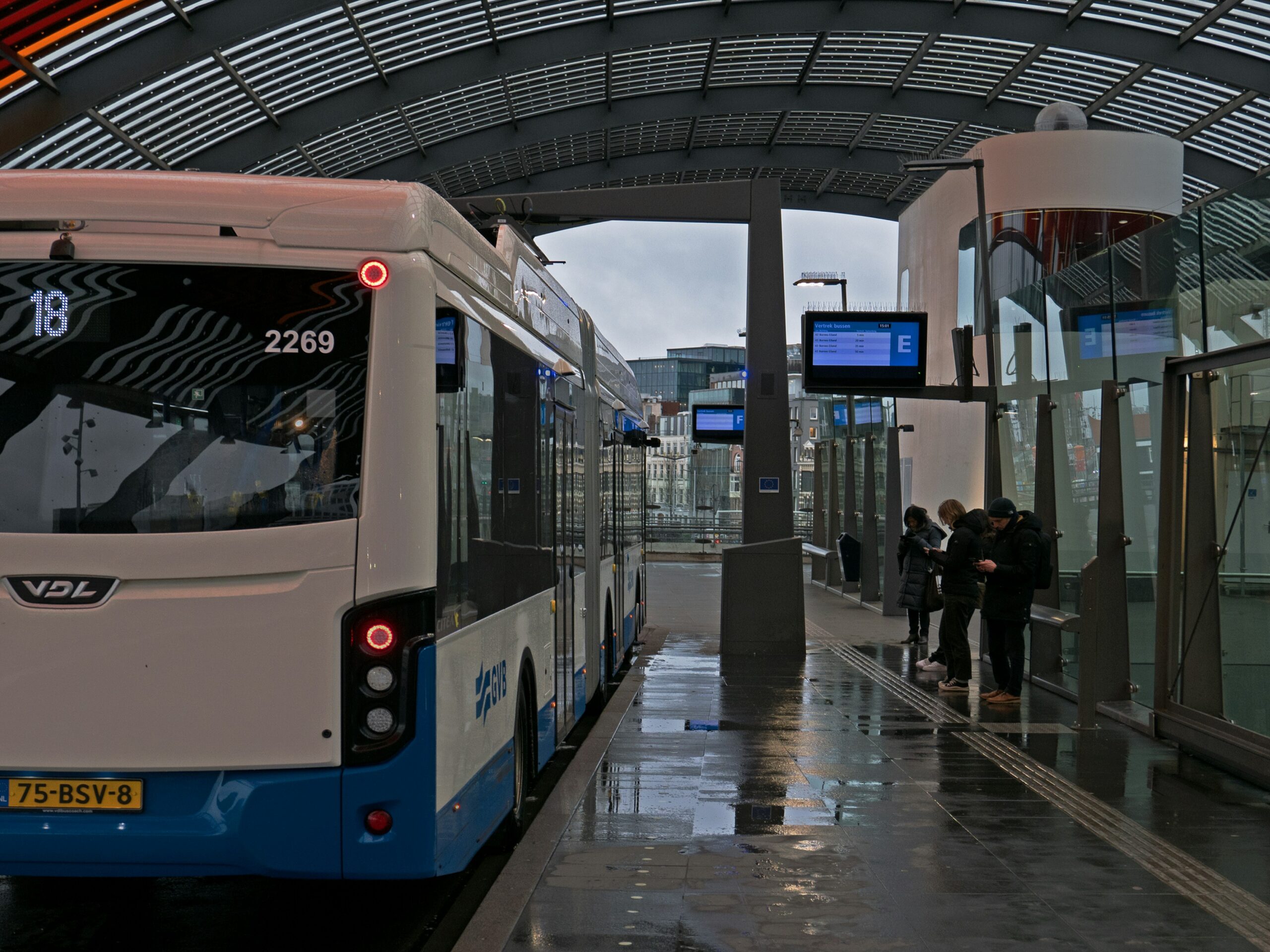 Recortes en transporte público afectarán a Ámsterdam, Róterdam y La Haya