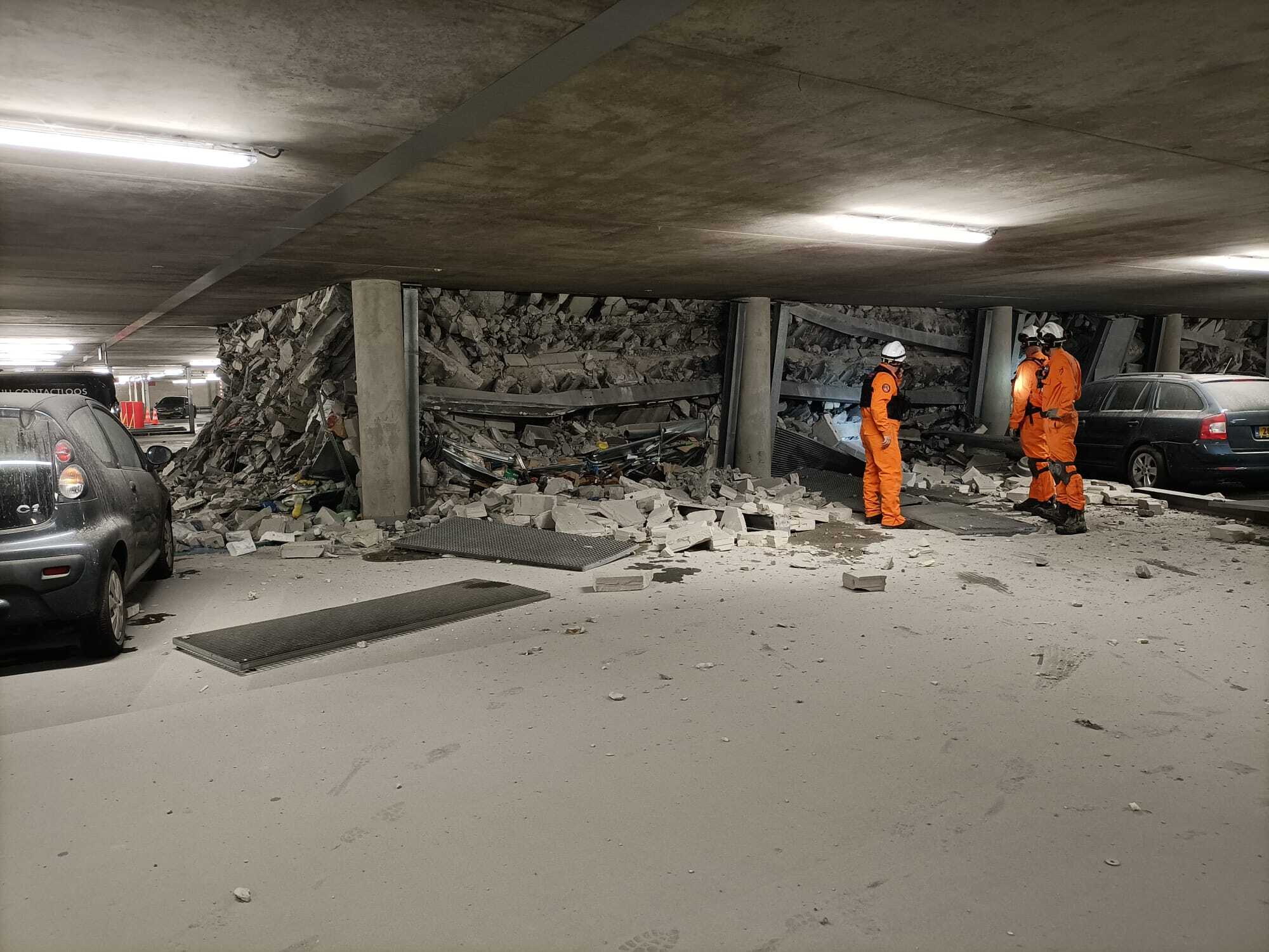 El aparcamiento del hospital St. Antonius en Nieuwegein derrumbado parcialmente