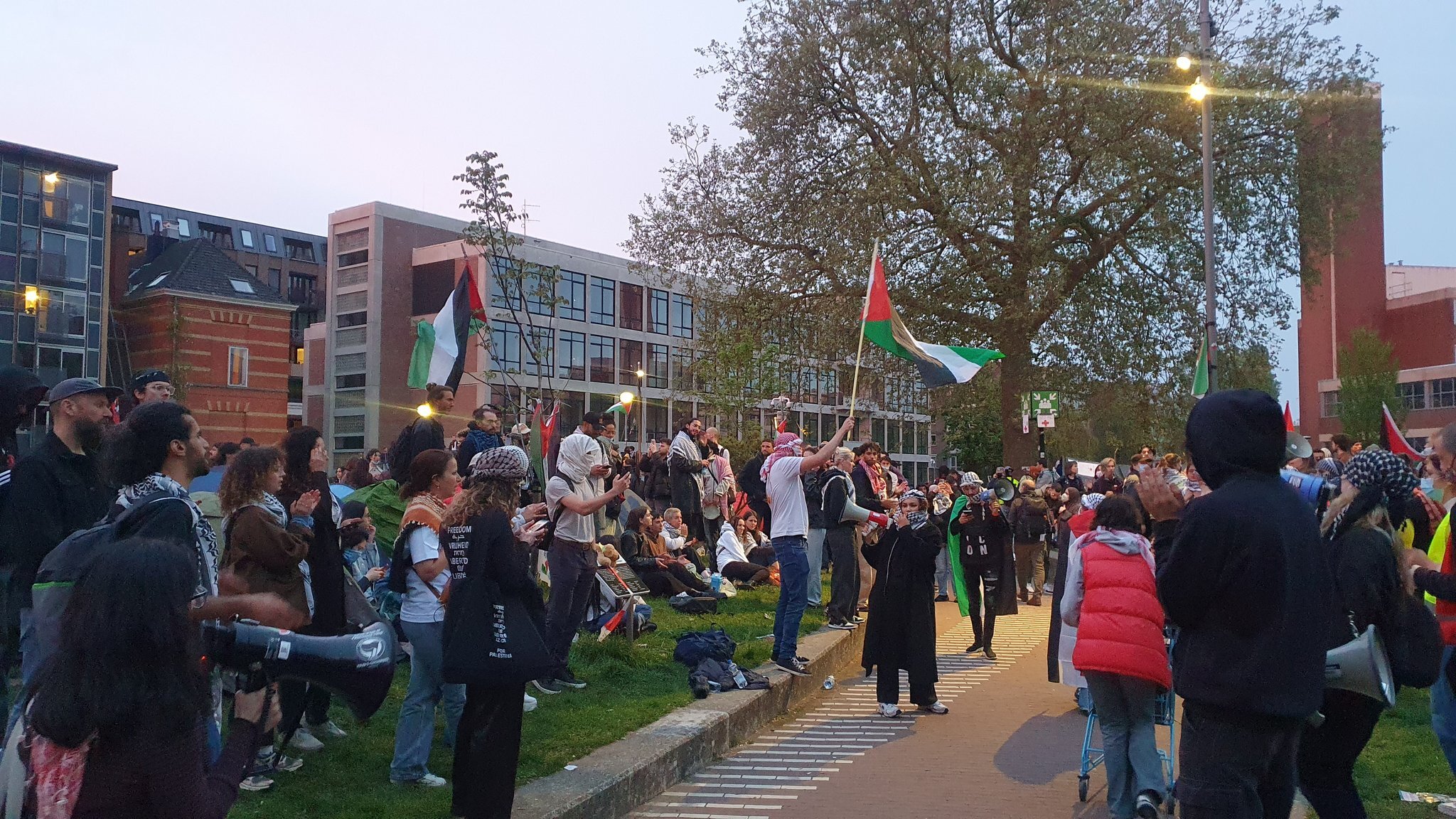 Manifestantes pro-palestina en la Universidad de Ámsterdam durante una protesta