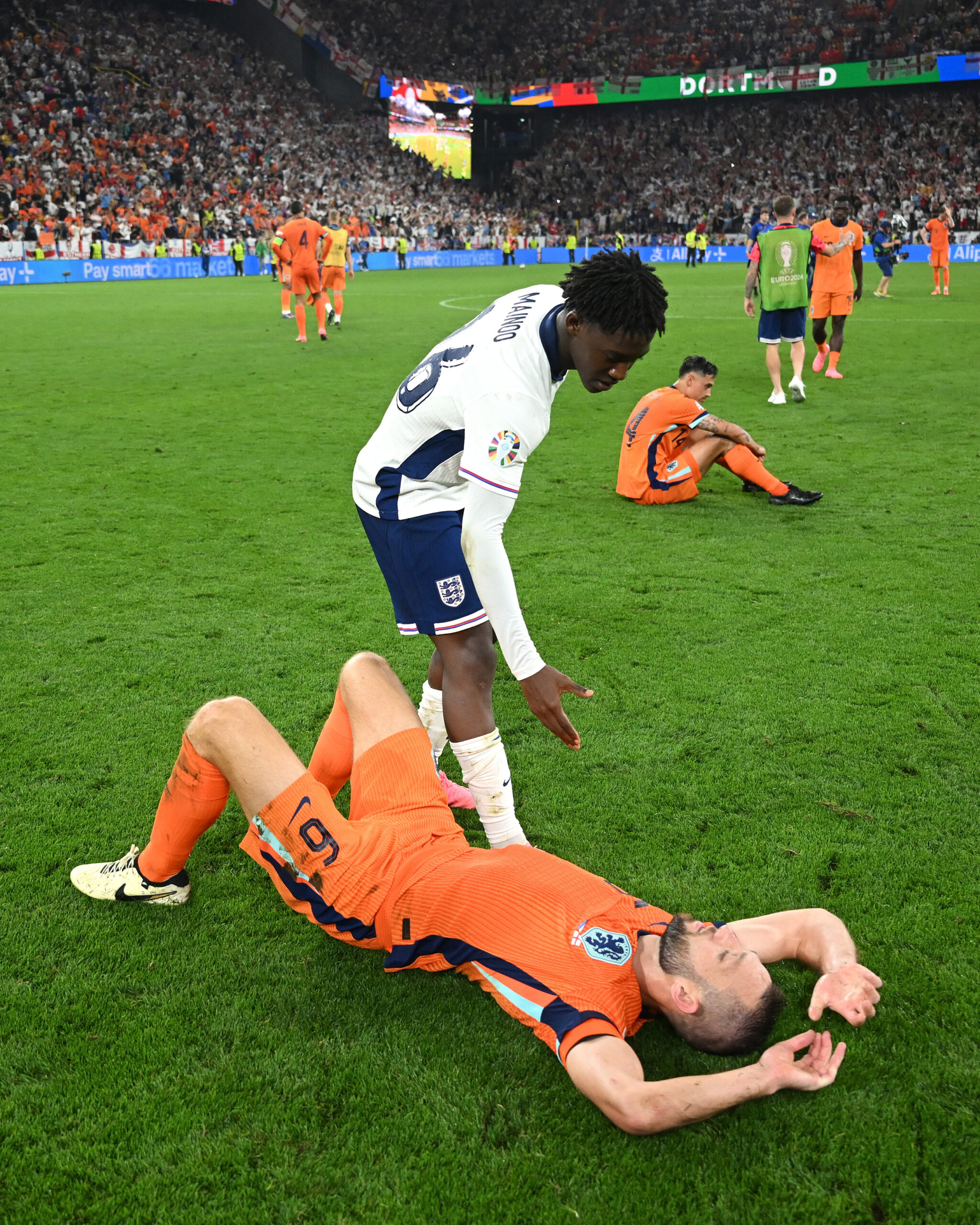 Inglaterra vence a Holanda 2-1 en una semifinal de Eurocopa dramática