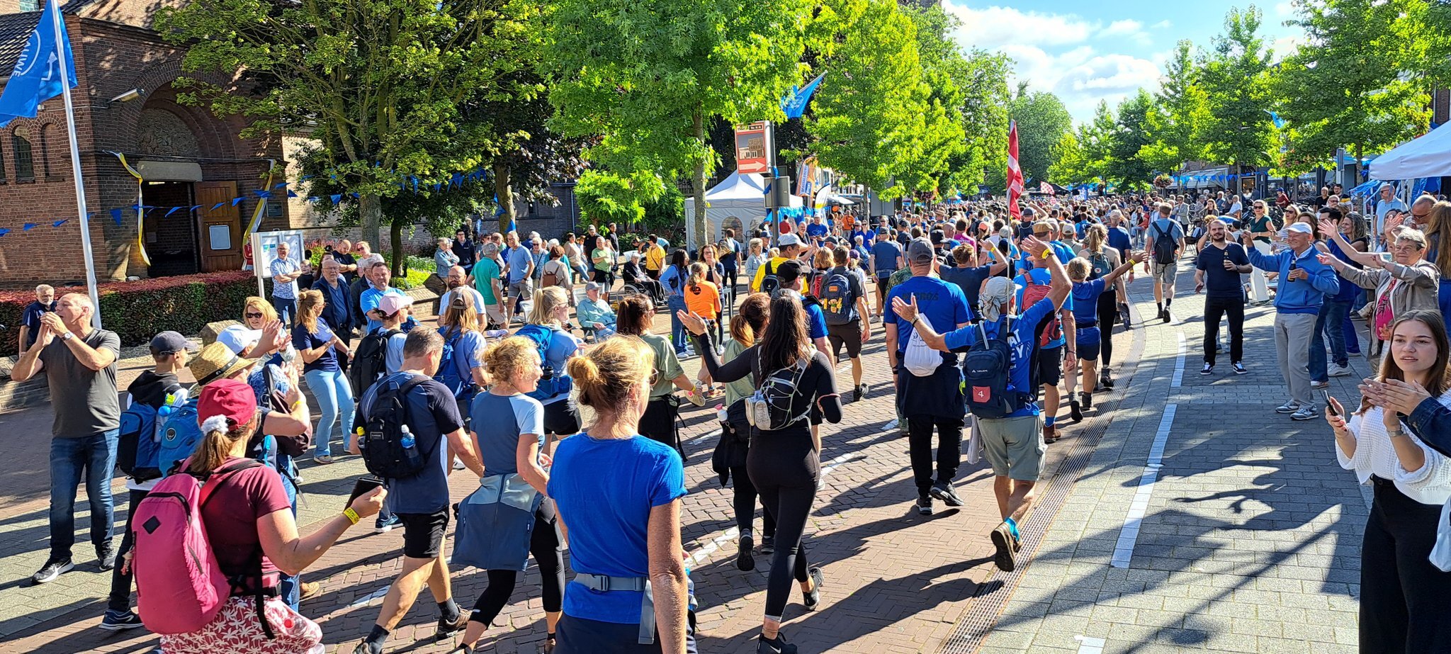 La marcha de cuatro días en Nijmegen comienza con 45,000 caminantes