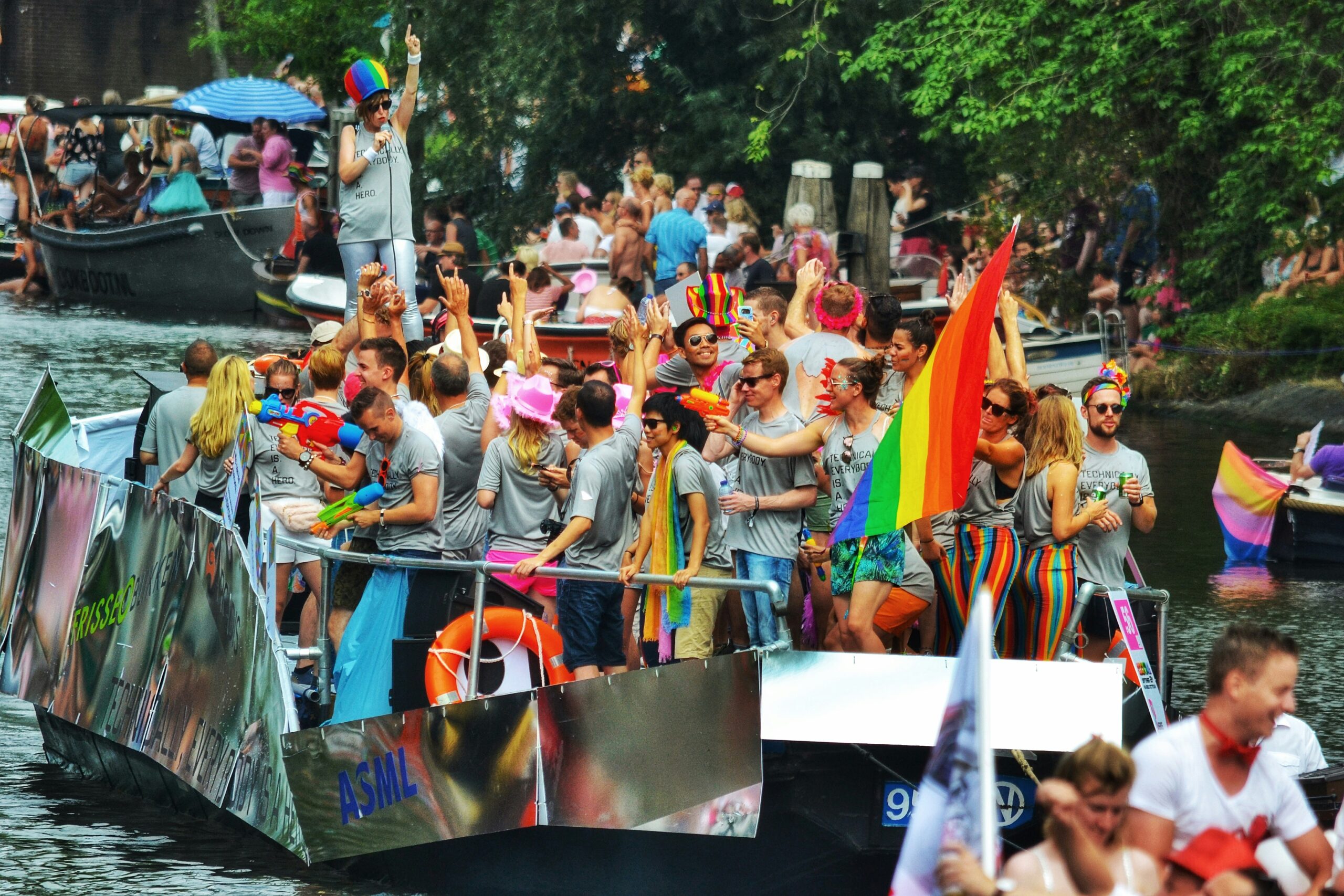 Ámsterdam se Prepara para el Canal Parade