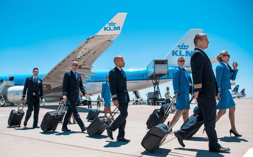 KLM propone congelar salarios por dos años para frenar costos