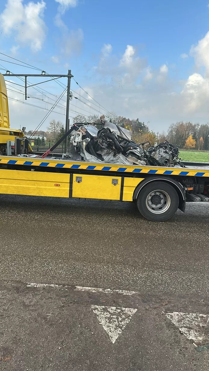 Dos muertos en Berghem tras choque de tren en persecución policial