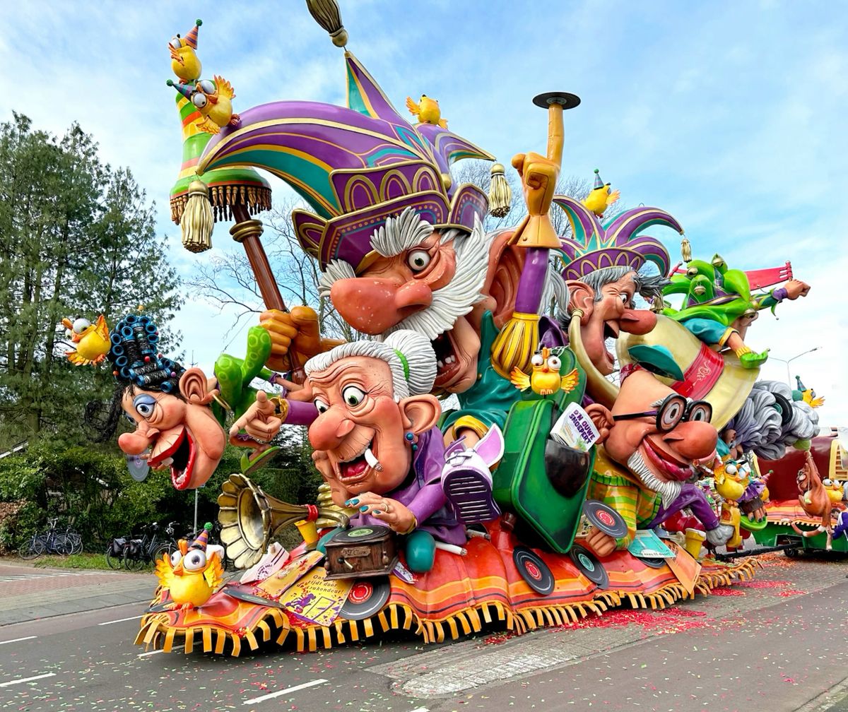 Carroza de Carnaval - Foto de Henk Ofzo en Pinterest